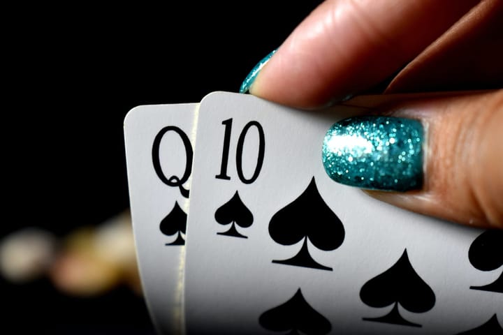 Glitter nails poker hand